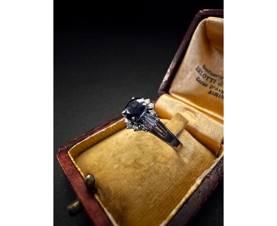 Anello  in  Platino  con  Zaffiro  e  Diamanti  