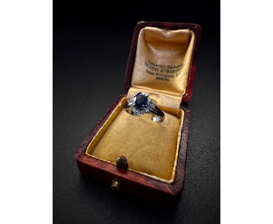 Anello  in  Platino  con  Zaffiro  e  Diamanti  