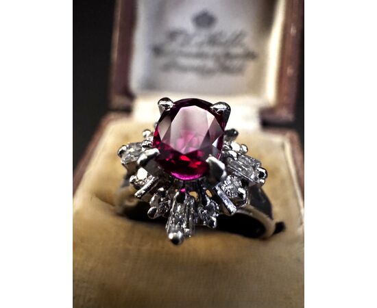 Anello  in  Platino  con  Rubino e  Diamanti  
