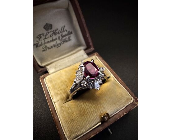 Anello  in  Platino  con  Rubino e  Diamanti  