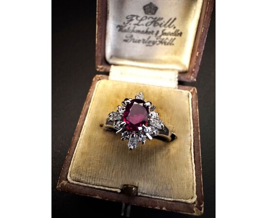 Anello  in  Platino  con  Rubino e  Diamanti  
