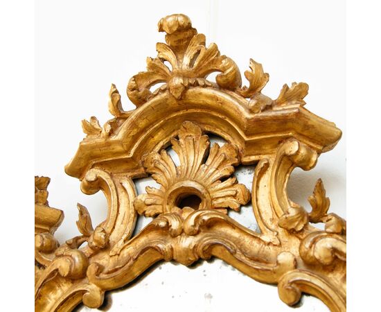 XVIII secolo, Specchiere con cornici di forma architettonica