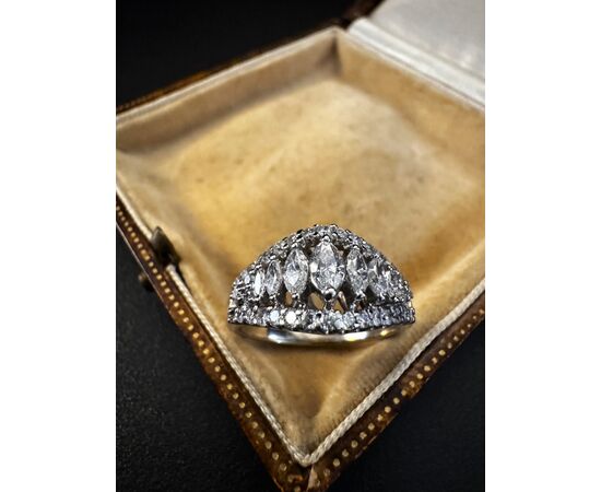 Anello  con  Diamanti  taglio  Marquise