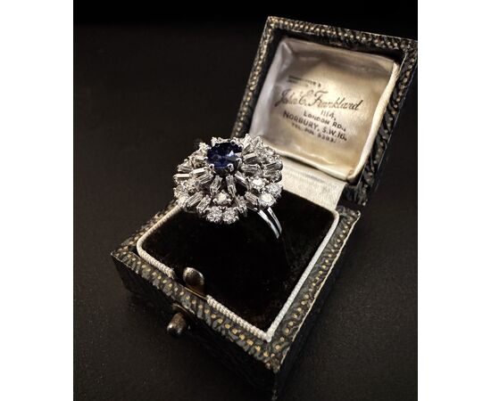 Anello  con  Zaffiro  e  Diamanti  