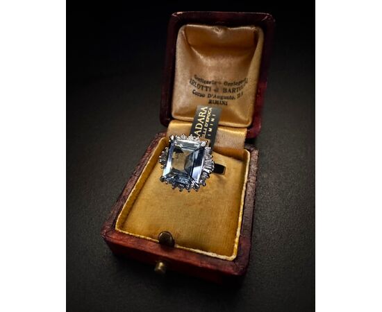 Anello  in  platino  con  Acquamarina  e  Diamanti  
