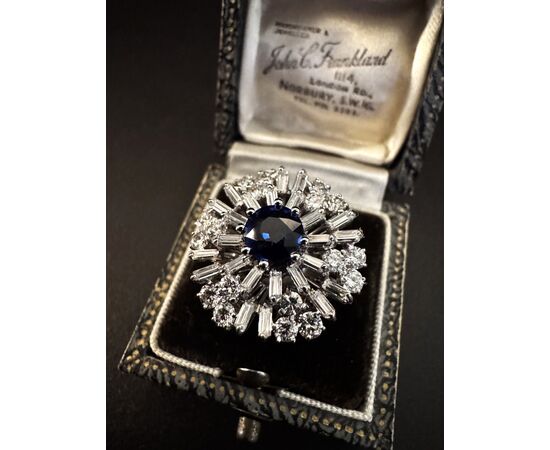 Anello  con  Zaffiro  e  Diamanti  