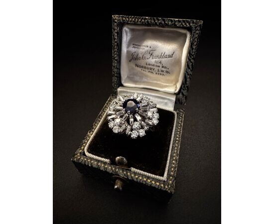 Anello  con  Zaffiro  e  Diamanti  