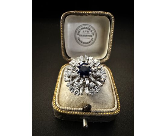 Anello  con  Zaffiro  e  Diamanti  