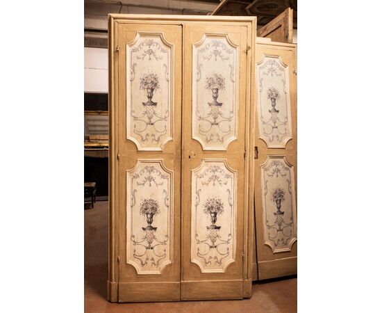 pts707 - n. 7 painted doors, XVIII century, measures cm l 130 xh 240/245     