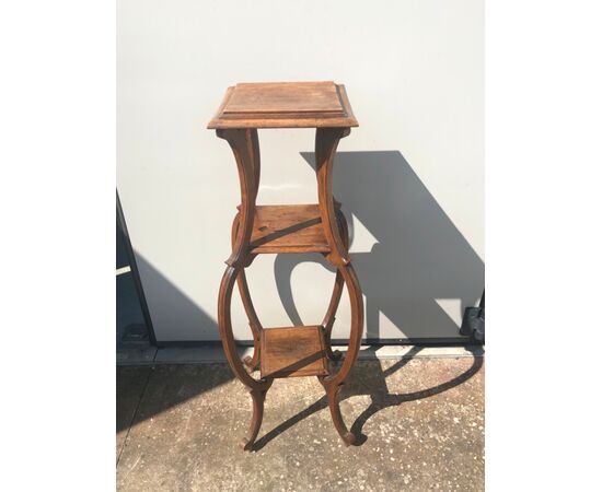 Walnut wood vase table.Period Luigi Filippo.     