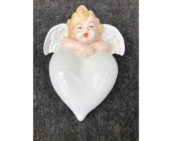 Porcelain stoup in the shape of a heart with a puttino.Germania.     