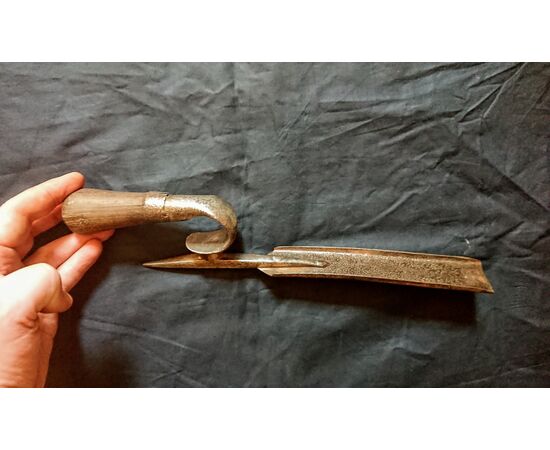 Farrier&#39;s tool in forged iron     