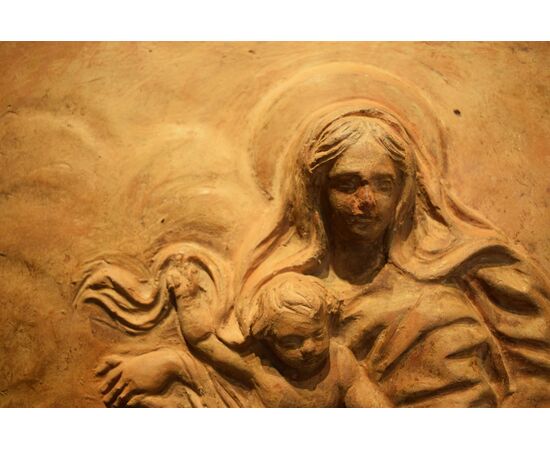 Cerchia di B. Mazzuoli - XVII-XVIII secolo - Madonna con Bambino, San Nicola da Bari e angioletto  Terracotta 