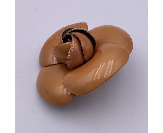 CHANEL Spilla Vintage in Pelle Col. Beige Camelia