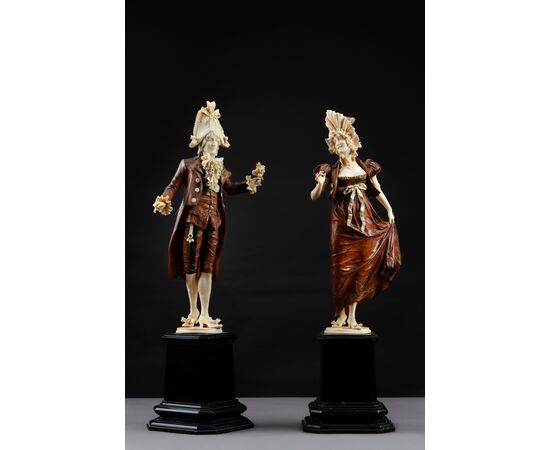 Coppia di scultura in avorio e legno del XIX sec.