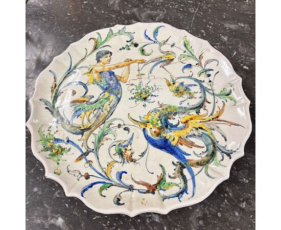 Antico piatto maiolica  Angelo Minghetti Bologna fine 800 . Misura cm 33 