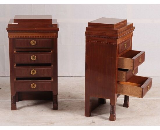 Antichi comodini Biedermeier del 1800 in mogano