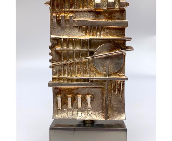 ARNALDO POMODORO, scultura "STELE", firmata in bronzo argentato, 1977