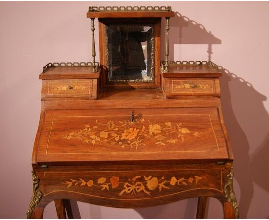 Antica ribaltina francese del 1800 con alzatina stile Luigi XV riccamente intarsiata