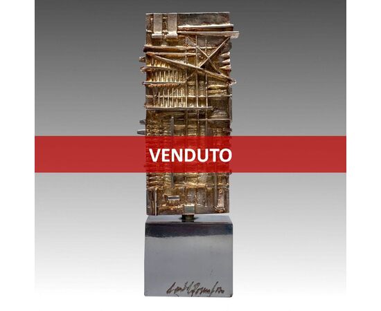 ARNALDO POMODORO, scultura "STELE", firmata in bronzo argentato, 1977