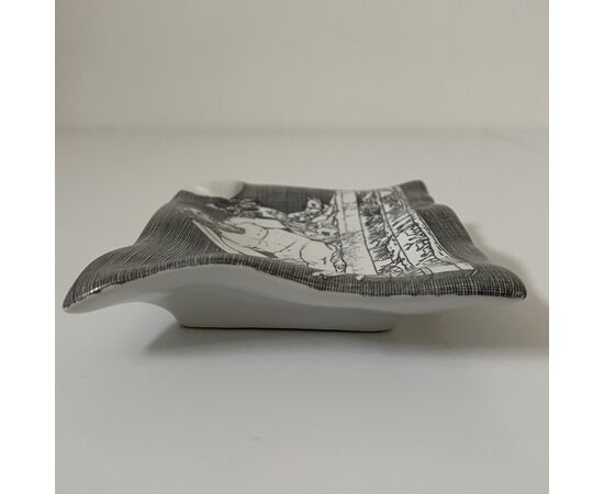 FORNASETTI, Posacenere scultura Allegoria del Nilo, ceramica decorata