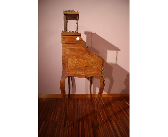 Antica ribaltina francese del 1800 con alzatina stile Luigi XV riccamente intarsiata