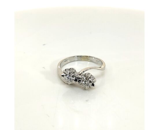 Anello in oro con diamanti 