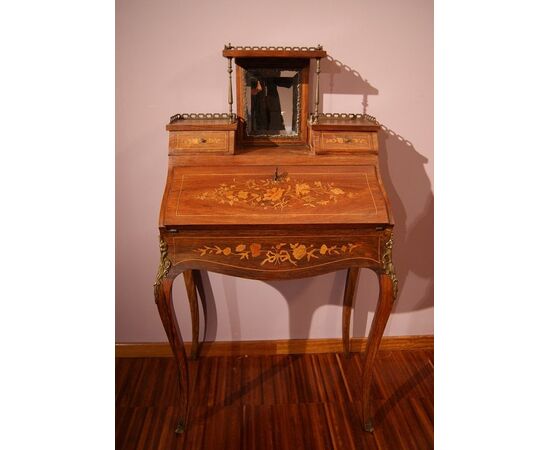 Antica ribaltina francese del 1800 con alzatina stile Luigi XV riccamente intarsiata