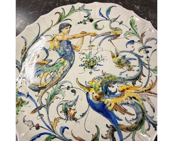 Antico piatto maiolica  Angelo Minghetti Bologna fine 800 . Misura cm 33 