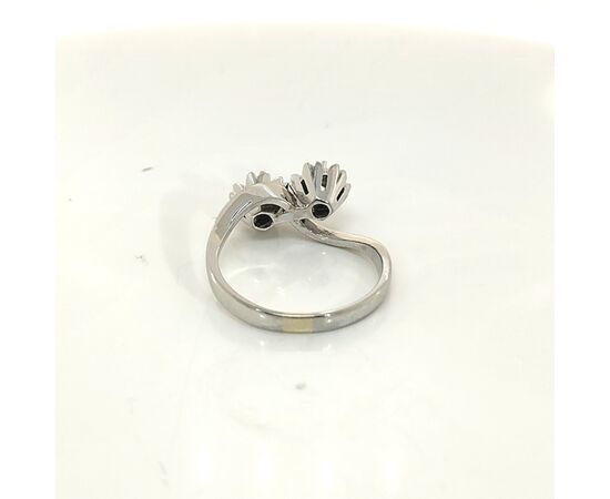 Anello in oro con diamanti 