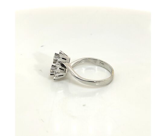 Anello in oro con diamanti 