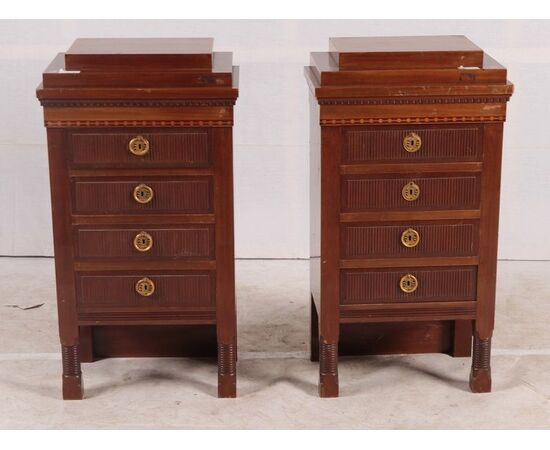 Antichi comodini Biedermeier del 1800 in mogano