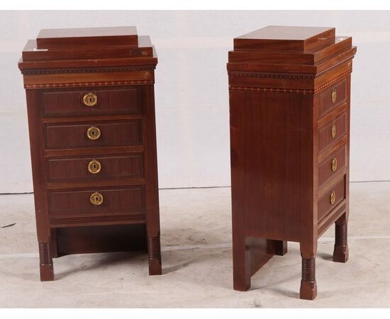 Antichi comodini Biedermeier del 1800 in mogano