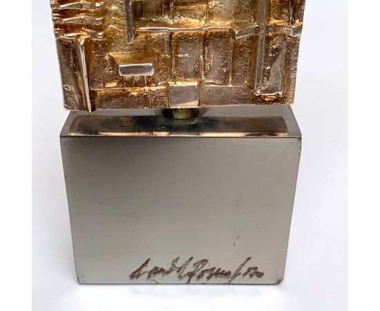 ARNALDO POMODORO, scultura "STELE", firmata in bronzo argentato, 1977