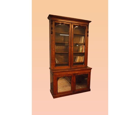 Antica bellissima libreria inglese in radica di noce con intagli e ante con specchio del 1800