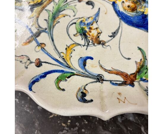Antico piatto maiolica  Angelo Minghetti Bologna fine 800 . Misura cm 33 