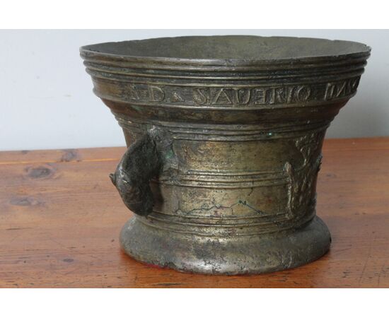 Antico mortaio in bronzo spettacolare 1859 con Stemma e nome  Farmacia. Mis h 17 diametro cm 24 