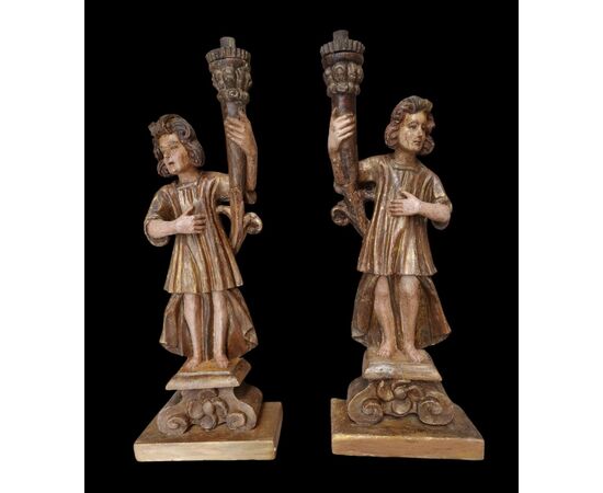 Bella coppia di angeli cerofori in legno policromo Italia Centrale XVI secolo