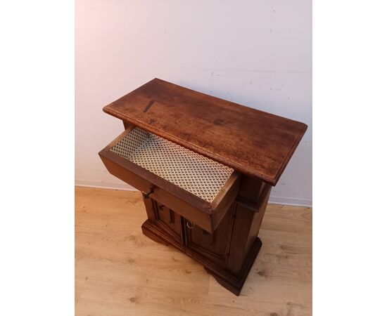 Mobiletto in noce epoca '700 - XVIII secolo - comodino - piccola credenza