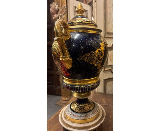 DARS669 - Importante vaso in porcellana di Sevres, epoca '800, misure cm L 35 x H 73 x P 25