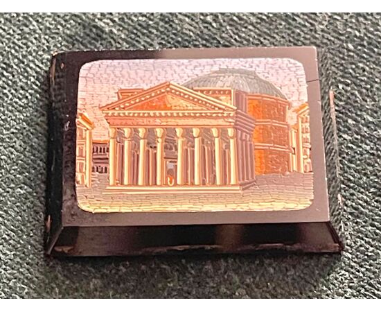 Micromosaico rettangolare con raffigurato il Pantheon.Roma.​ 