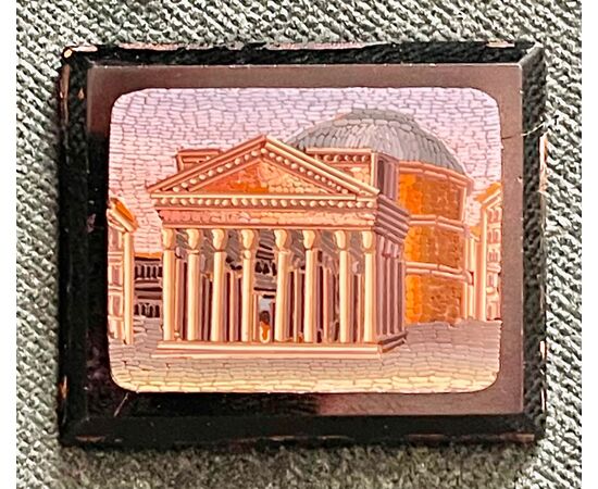 Micromosaico rettangolare con raffigurato il Pantheon.Roma.​ 