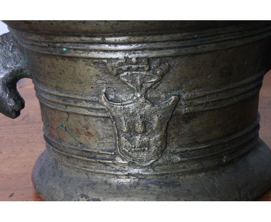 Antico mortaio in bronzo spettacolare 1859 con Stemma e nome  Farmacia. Mis h 17 diametro cm 24 