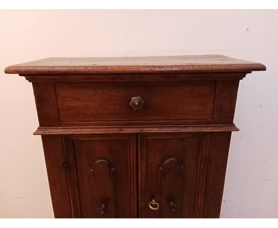 Mobiletto in noce epoca '700 - XVIII secolo - comodino - piccola credenza