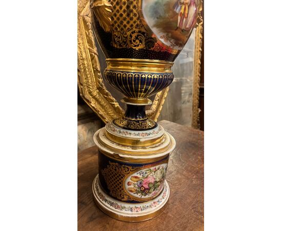 DARS669 - Importante vaso in porcellana di Sevres, epoca '800, misure cm L 35 x H 73 x P 25