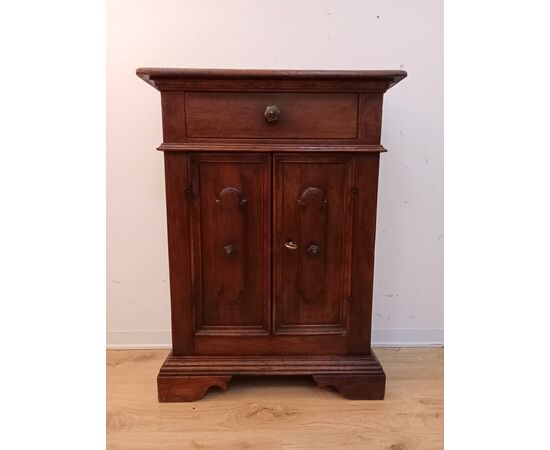 Mobiletto in noce epoca '700 - XVIII secolo - comodino - piccola credenza