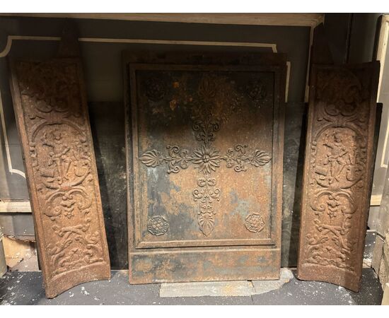 P260 - Trittico di piastre, epoca '800, misure: piastra centrale cm L 50 x H 70, piastre laterali cm L 19 x H 82 cadauna