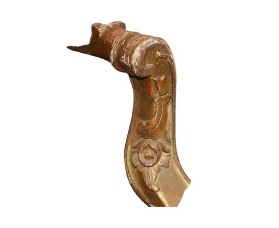 Coppia di poltrone francesi Luigi XV – Seconda metà '800, legno dorato a foglia oro, da ritappezzare