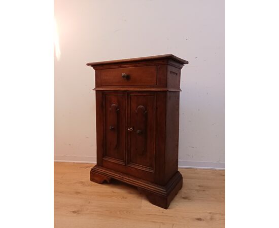 Mobiletto in noce epoca '700 - XVIII secolo - comodino - piccola credenza