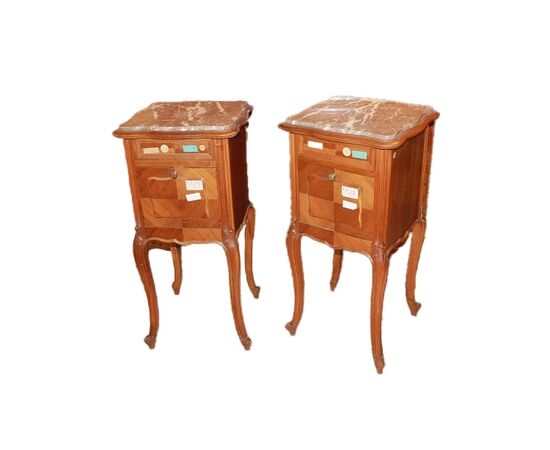 Coppia di comodini stile Luigi Filippo in legno di noce del 1800 con marmo ed intagli